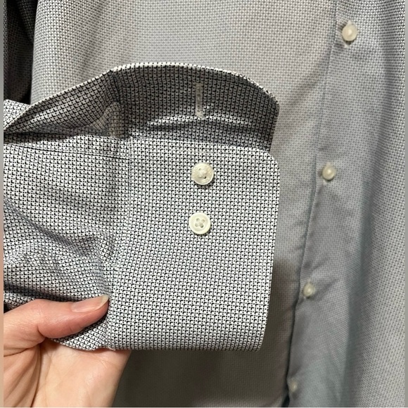 Hugo Boss Sharp Fit Long Sleeve Button Down Blue Size 16 1/2 - 34/35 - Picture 7 of 11